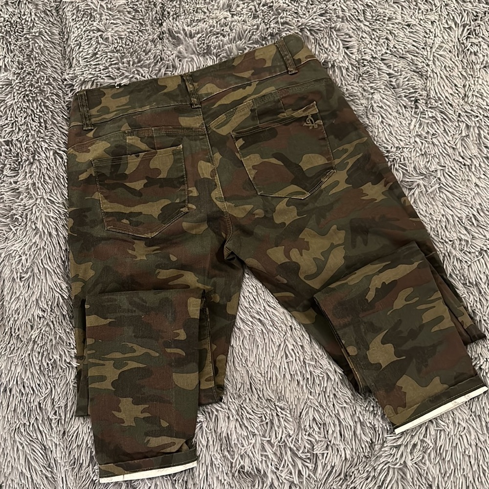 Women’s camo VIP Jeans. Size 15/16. - Picture 4 of 6